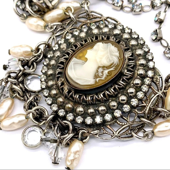 Sorrelli Vintage Cameo Crystal Pearl Collar Necklace - Picture 3 of 5